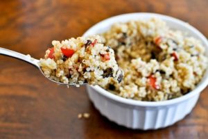 quinoa-cu-ciuperci-si-legume